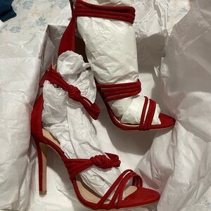 Style: Suely.    Color: Tango red.    Size: 6